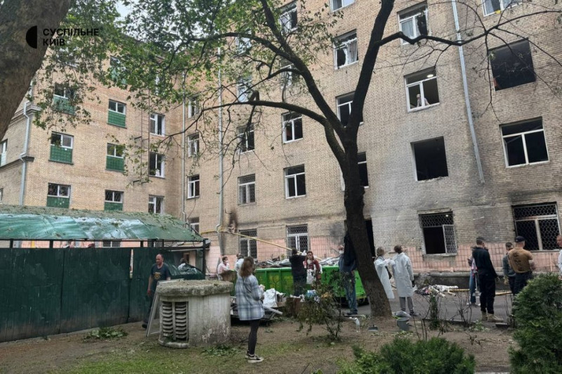Атака Києва: уламки російського безпілотника пошкодили гуртожиток