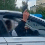 В Киеве мужчины устроили стрельбу из окна авто