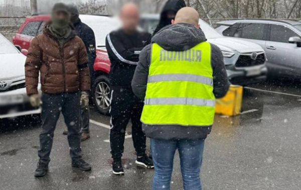 Чиновнику Конституционного суда грозит пять лет за схему для уклонистов