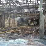 Згоріли підприємство і будівля медцентру: на Київщині близько сотні рятувальників гасять пожежі, спричинені атакою РФ