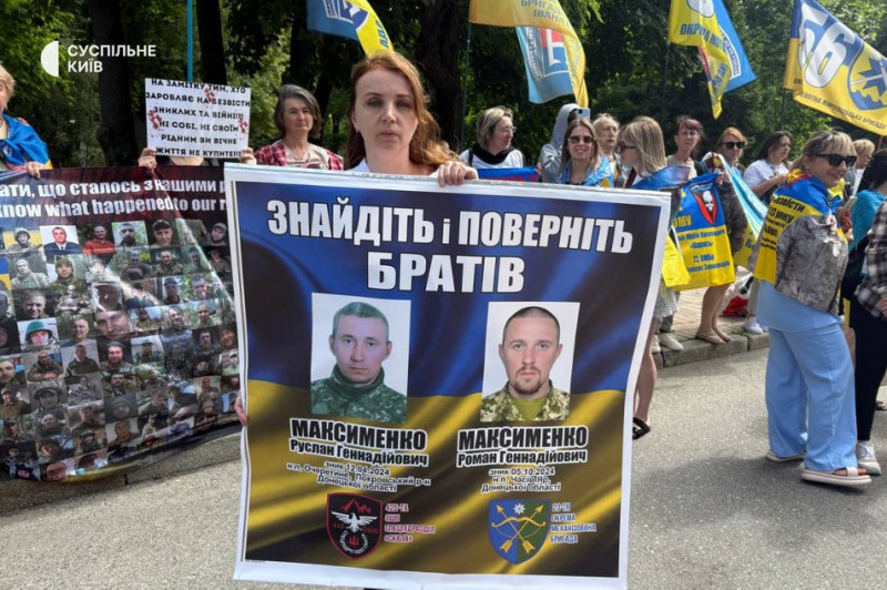 "Борітеся — поборете": акція-нагадування про військовополонених та зниклих безвісти відбулася у Києві