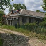 Пошкоджені житлові будинки у Дарницькому районі Києва: для мешканців розгорнули штаб допомоги