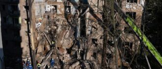 У Шевченківському районі Києва зруйнований під'їзд багатоповерхівки: 9 загиблих, під завалами можуть бути ще люди