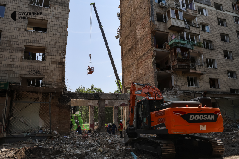 У Києві зросла кількість загиблих через атаку РФ по будинку в Солом'янському районі до 23