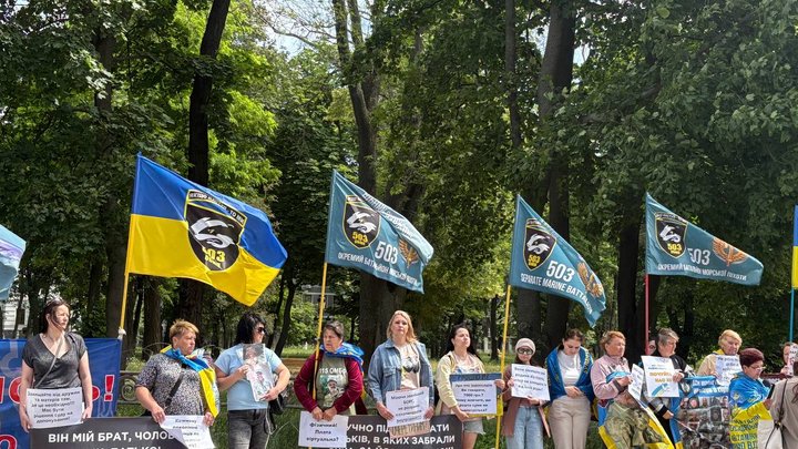 "Борітеся — поборете": акція-нагадування про військовополонених та зниклих безвісти відбулася у Києві