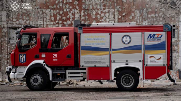 У Києві через російську атаку 2 постраждалих: чоловік "важкий"
