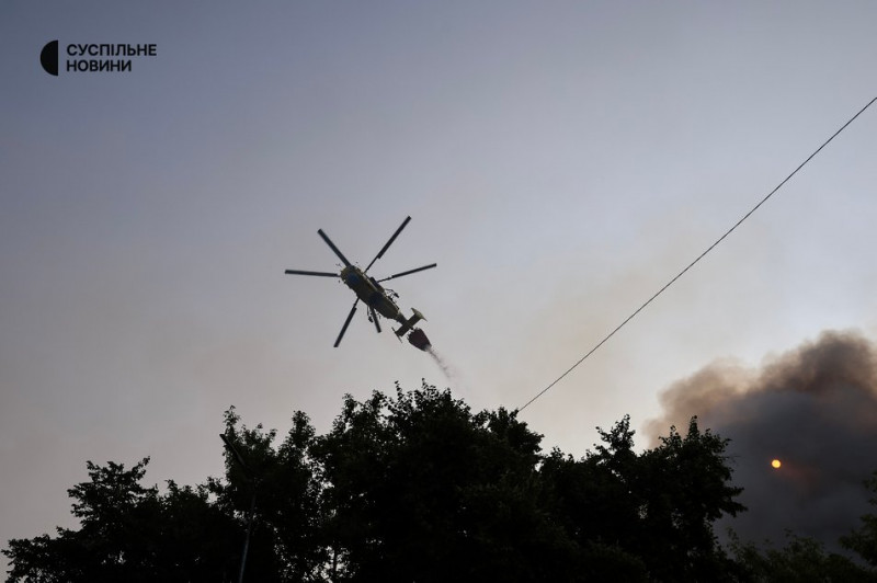Атака по Києву: залучили авіацію, щоб загасити пожежу в Оболонському районі