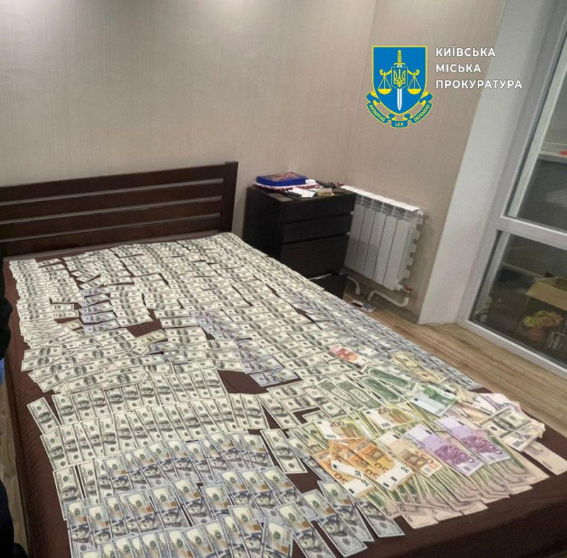 Секонд-хенд з метадоном: злочинна організація продавала наркотики по всій Україні, зашиваючи їх у речі — прокуратура