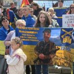 "Безвісти зниклі не забуті": родичі воїнів 30 ОМБР організували акцію у центрі Києва