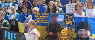 "Безвісти зниклі не забуті": родичі воїнів 30 ОМБР організували акцію у центрі Києва