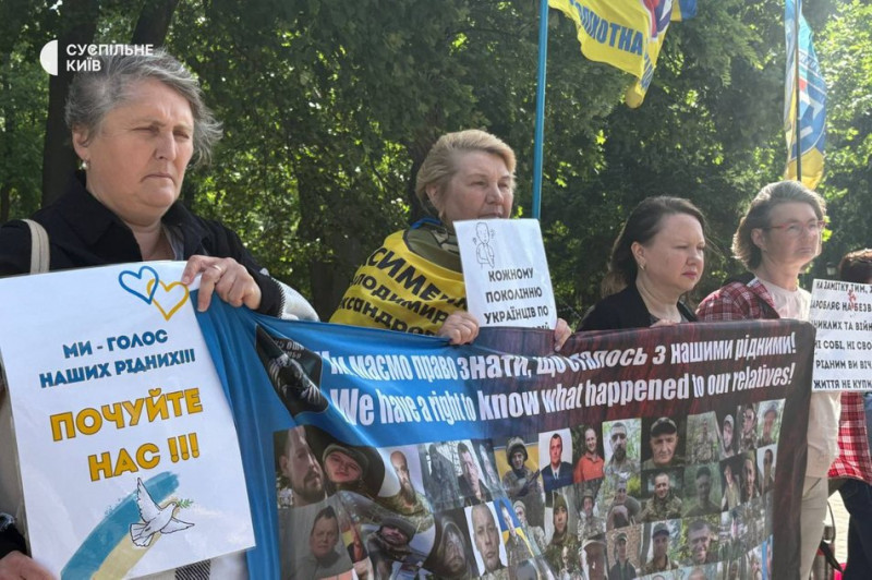 "Борітеся — поборете": акція-нагадування про військовополонених та зниклих безвісти відбулася у Києві
