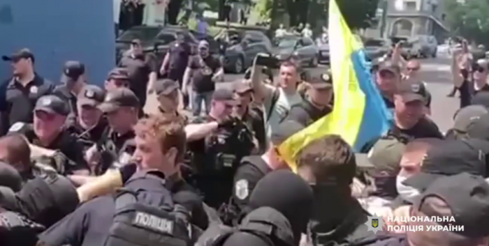 Киев, полиция, столкновение, драка, протез