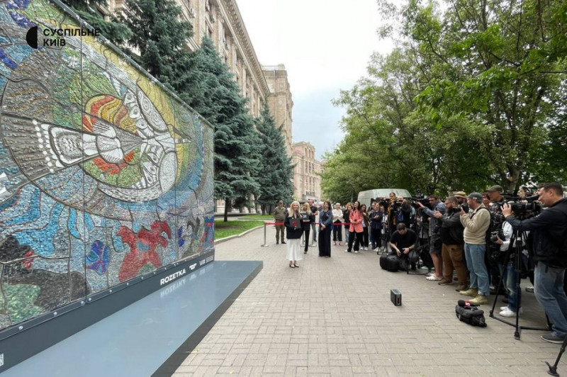 У Києві представили відтворену мозаїку Алли Горської "Боривітер". Де можна побачити