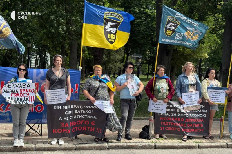 "Борітеся — поборете": акція-нагадування про військовополонених та зниклих безвісти відбулася у Києві