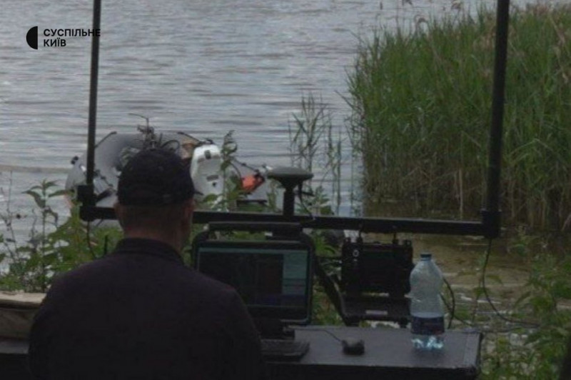 Пляжний сезон в Києві: водолази очищають водойми від уламків ракет