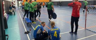М'яч з вмонтованим дзвоником, який ловлять на слух. У Києві триває чемпіонат з голболу для незрячих