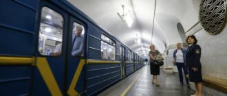 Центр Києва перекрили, була зачинена станція "Театральна": деталі