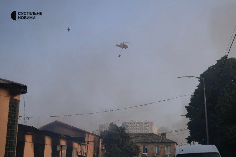 Атака по Києву: залучили авіацію, щоб загасити пожежу в Оболонському районі