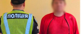 В Киеве 49-летний мужчина катался между вагонами метро