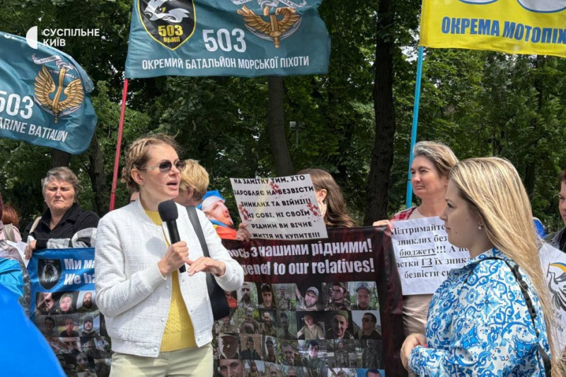 "Борітеся — поборете": акція-нагадування про військовополонених та зниклих безвісти відбулася у Києві