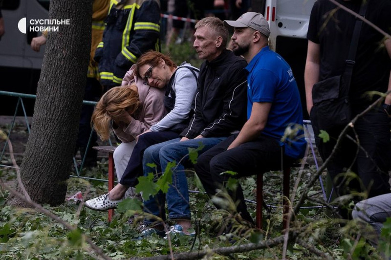 "Жив, вчився, вірив у життя": ким був загиблий хлопець зі зруйнованого будинку в Києві, на порятунок якого чекали батьки