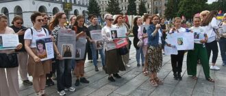 "Не дати забути тих, хто в полоні, а їх дуже багато": у Києві відбулася акція на підтримку полонених, зокрема жінок