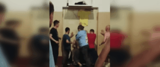 Забаррикадировались и призывали брать палки: в сети появились кадры бунта в ТЦК в Киеве (видео)