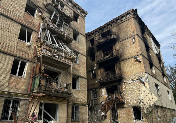 Деблокировали еще одну погибшую: в Киеве 18 июня объявили днем траура по жертвам массированной атаки врага 
