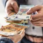 Курс евро в Украине вырос до почти 49 гривен: причины и прогнозы