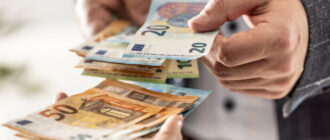 Курс евро в Украине вырос до почти 49 гривен: причины и прогнозы