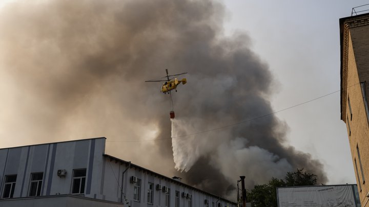 Атака по Києву: залучили авіацію, щоб загасити пожежу в Оболонському районі