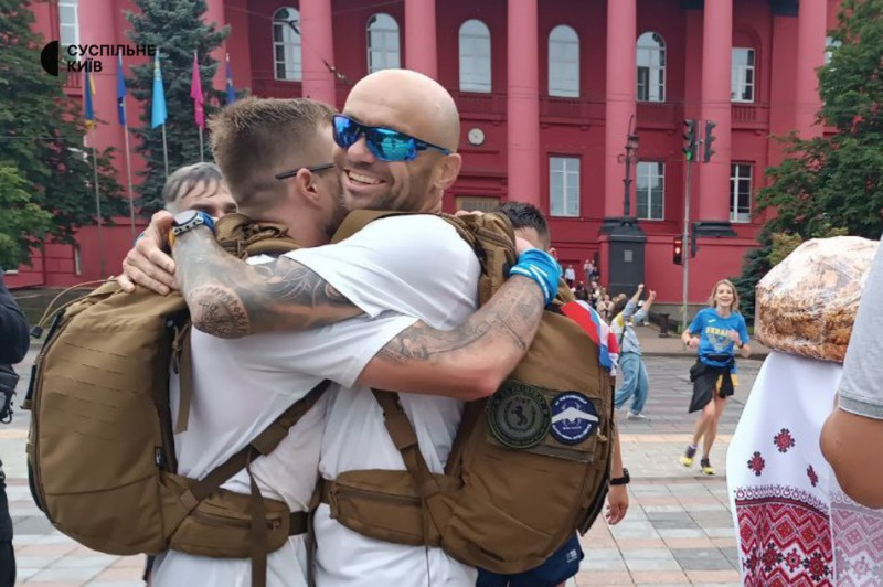 Із Гааги до Києва: у столиці фінішував забіг на підтримку ветеранів війни