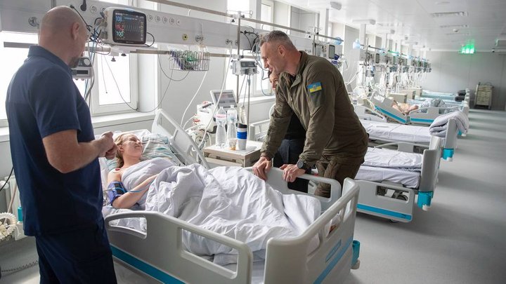 У Києві нагородили дітей, які допомагали розбирати завали після атаки РФ