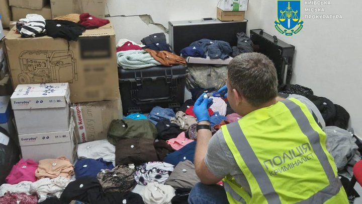 Секонд-хенд з метадоном: злочинна організація продавала наркотики по всій Україні, зашиваючи їх у речі — прокуратура