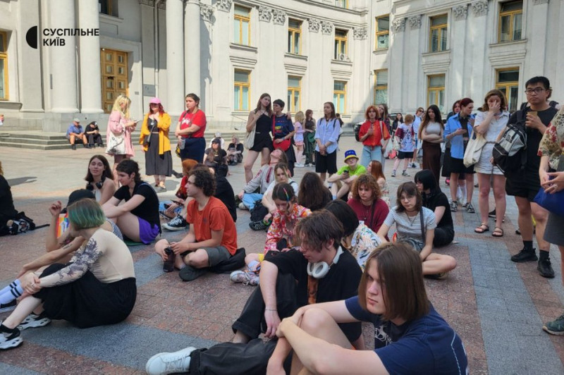 Благодійно-освітній захід: у центрі Києва організували Парк КиївПрайд