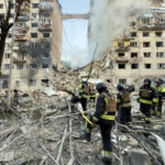 В Киеве ракета РФ пробила девять этажей дома
