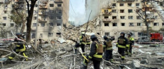 В Киеве ракета РФ пробила девять этажей дома