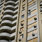 Потрібно закрити ще пів тисячі вікон: у Шевченківському районі Києва триває ліквідація наслідків атаки РФ 23 червня