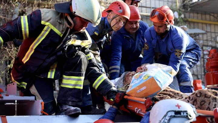 Здебільшого черепно-мозкові травми: лікар про стан поранених під час масованої атаки РФ на Київ