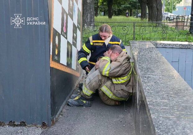 В Киеве в результате ночной атаки погибли четыре человека, повреждены метро и жилые дома - фото: ГСЧС