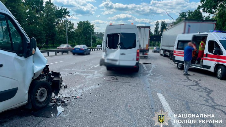У Києві сталася потрійна ДТП, в якій постраждали четверо дітей