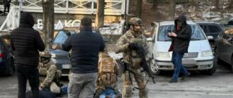 Виїзд за кордон за 15 тисяч доларів: у Києві судитимуть підозрюваних у переправленні чоловіків до ЄС через Молдову