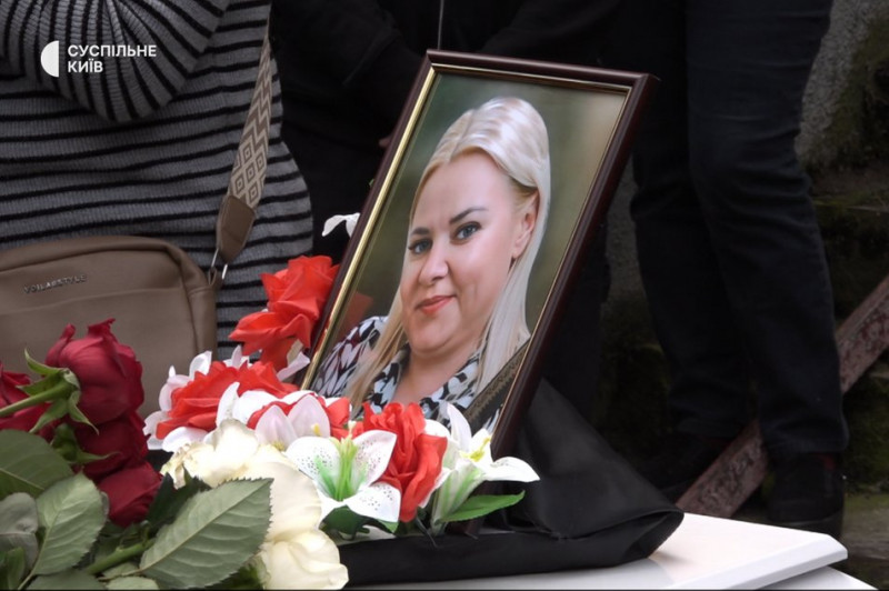 "Світилися очі, вона була прекрасна": у Києві попрощалися з загиблими під час атаки РФ 11-річною Марійкою та її матір'ю