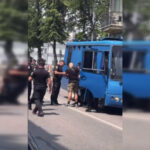 В Киеве произошли столкновения между полицейскими и активистами, которые хотели сорвать акцию ЛГБТК+