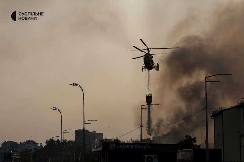 Атака по Києву: залучили авіацію, щоб загасити пожежу в Оболонському районі