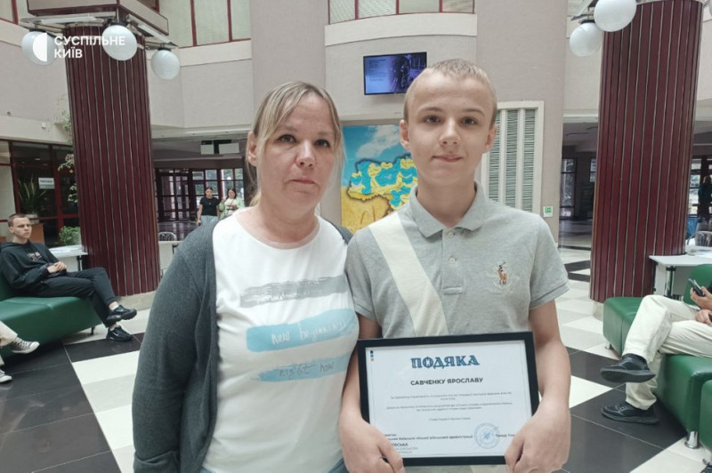 У Києві нагородили дітей, які допомагали розбирати завали після атаки РФ