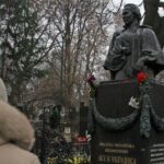 В Киеве предлагают сменить надпись на памятнике Леси Украинки из-за элементов советской пропаганды
