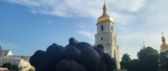 "Чорна хмара": скульптуру, яку Україна повезе на Burning Man, показали у Києві