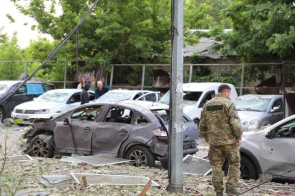 Пошкоджені будинки, знищені авто і десяток пожеж – наслідки російських ударів по Києву