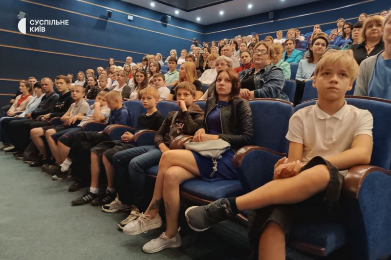 У Києві нагородили дітей, які допомагали розбирати завали після атаки РФ